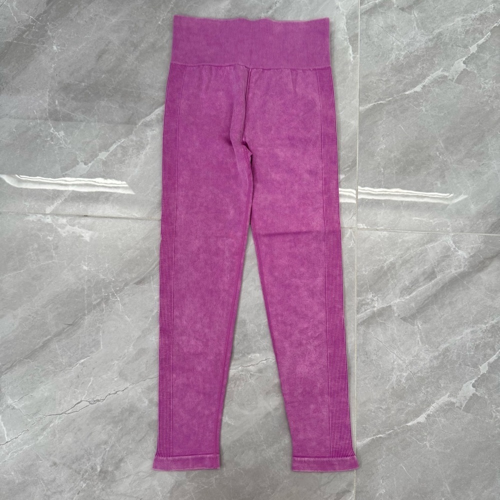 NWOT Junior’s No Boundaries Seamless High-Rise Crop Leggings Acid Wash Small 3-5